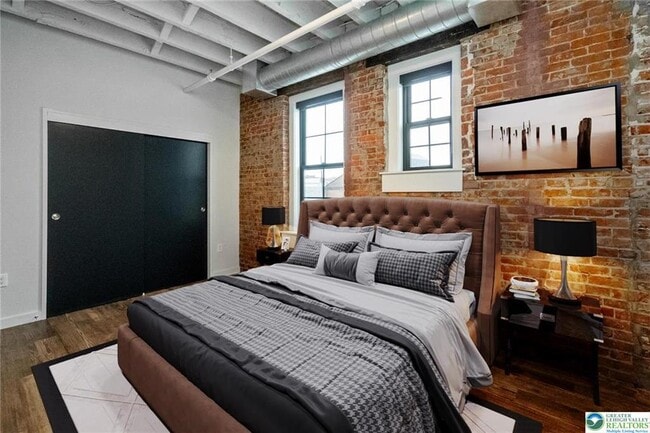 Building Photo - 107 Hamilton St