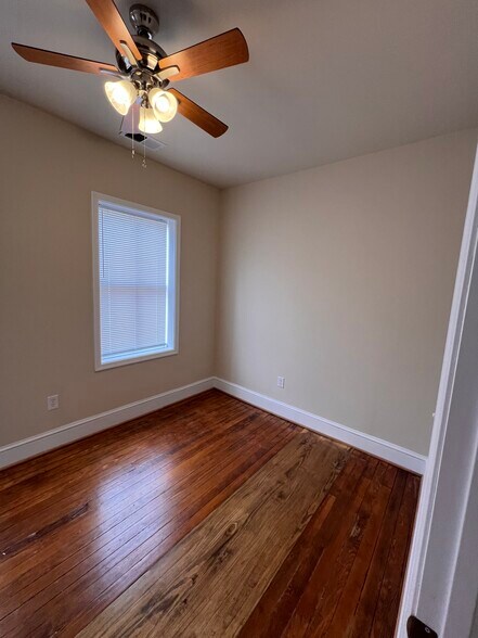 Building Photo - 1005 W High St