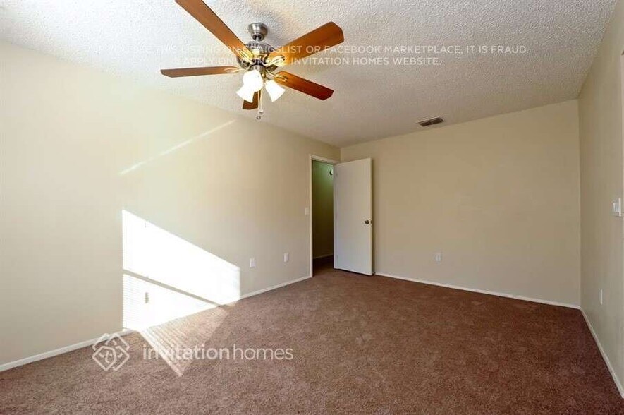 Building Photo - 1830 E Oakwood Loop