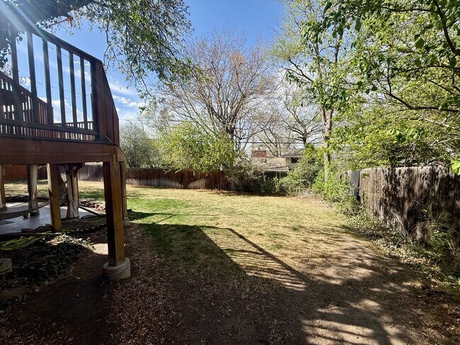 Building Photo - Sprawling 6 BR 4 BA Applewood Paradise - Live in Luxury with this Entertainer's Dream!