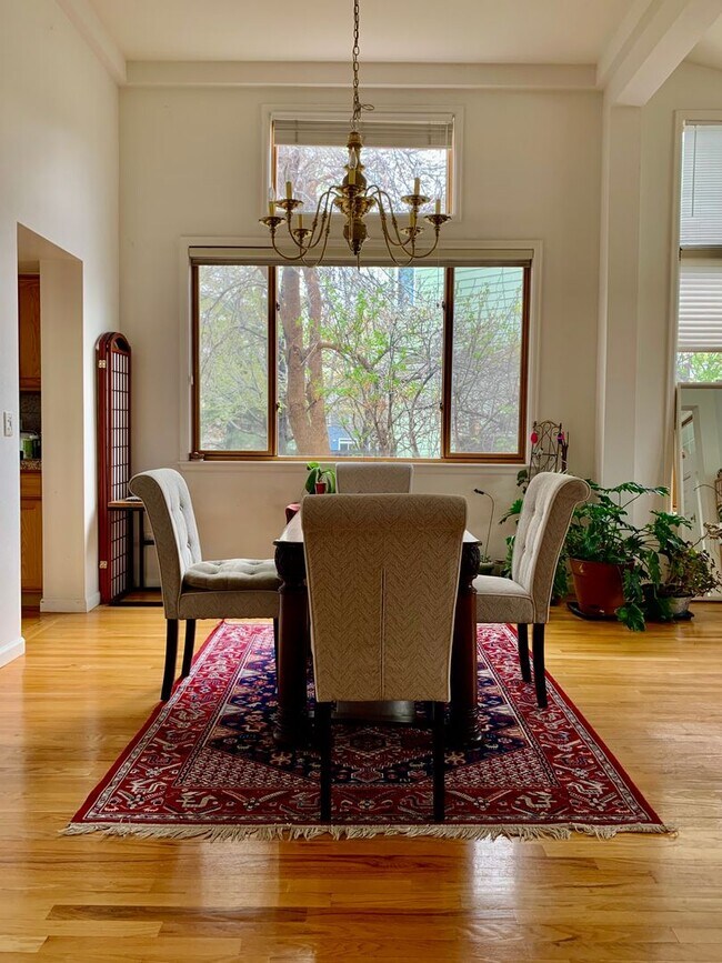 Building Photo - Gorgeous Gunbarrel Home on Cul-de-Sac!
