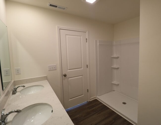 Building Photo - 624 Richard Rd