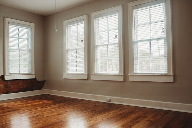 Bedroom - 529 E Washington St