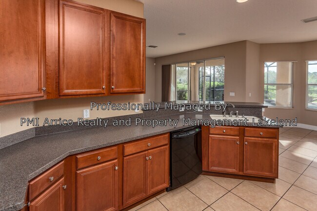 Building Photo - 3960 Sunset Lake Dr