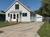 Building Photo - 2 bedroom 1 bathroom
