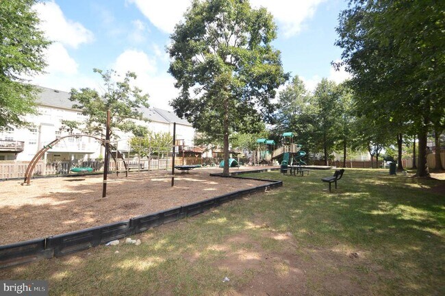 Building Photo - 24600 Siltstone Square