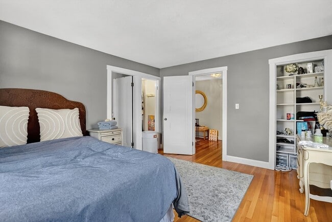 Building Photo - 350 Converse St