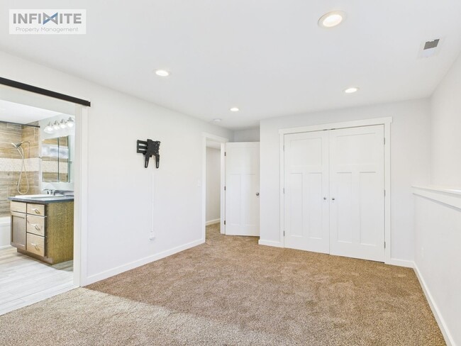 Building Photo - Great Four Bedroom! First Month Half Off!!