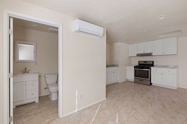 Building Photo - Awesome 1 Bedroom ADU Unit in Sylmar!