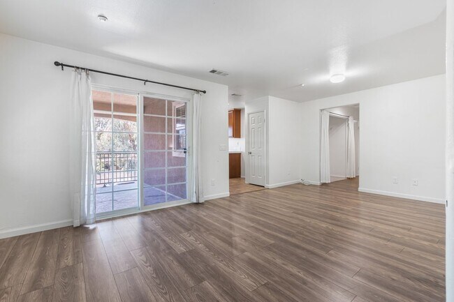 Building Photo - 25892 Iris Ave