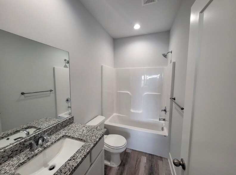 Building Photo - 5450 N Colburn Ct