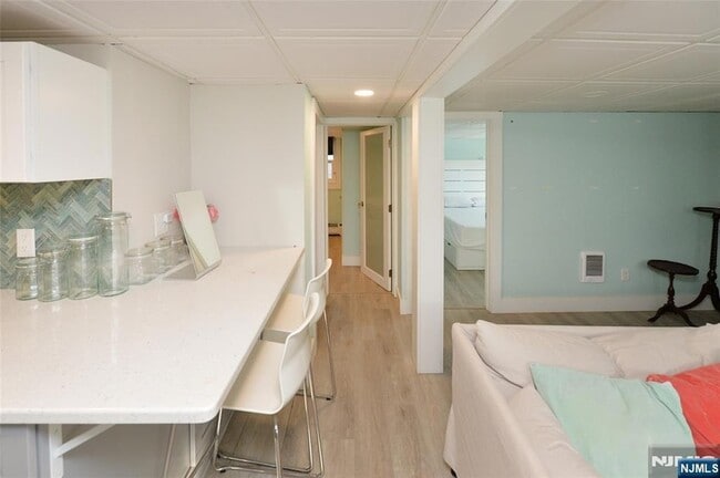 Building Photo - 117 Lake St