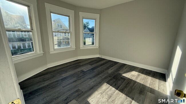 Building Photo - 266 Davenport St
