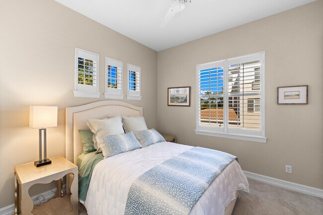 Building Photo - 2864 Tiburon Blvd E