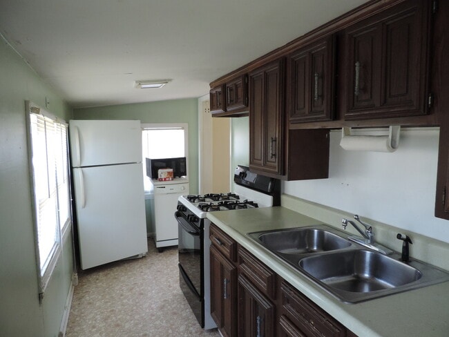 Building Photo - 108 S College St