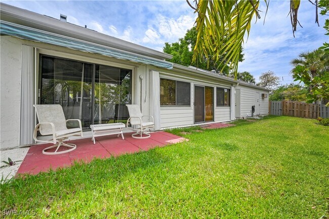 Building Photo - 878 Meadowland Dr
