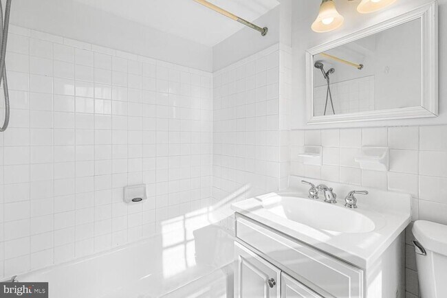 Building Photo - 415 City Ave