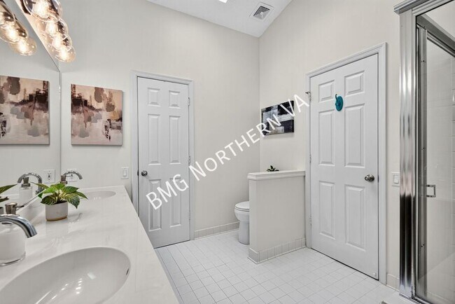 Building Photo - 43790 Laburnum Square