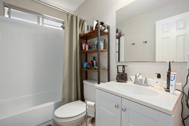 Building Photo - 13803 Randalstone Dr