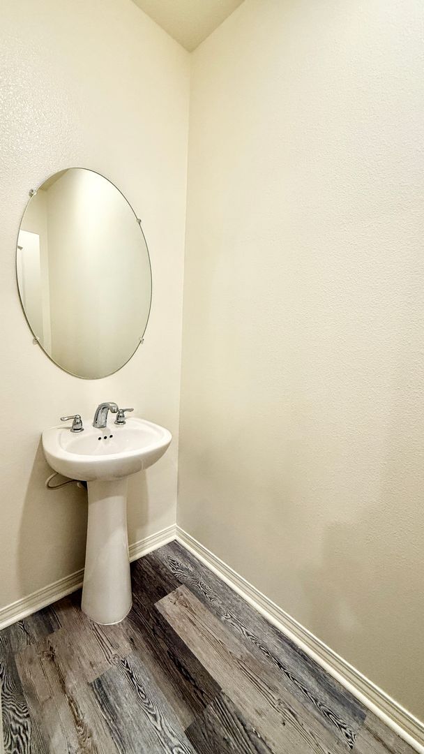 Building Photo - Beautifully 2019-Built 3 Beds 2.5 Baths 1,468 Sqft Home in Eastvale!