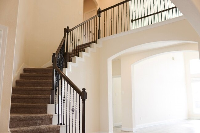 Building Photo - 1236 Laurel Lp