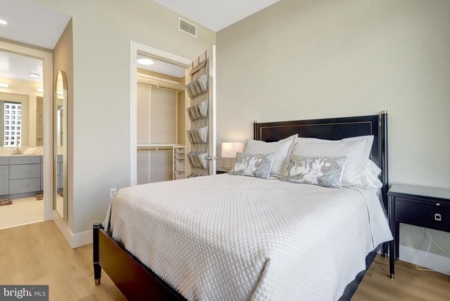 Building Photo - 801 N Fairfax St