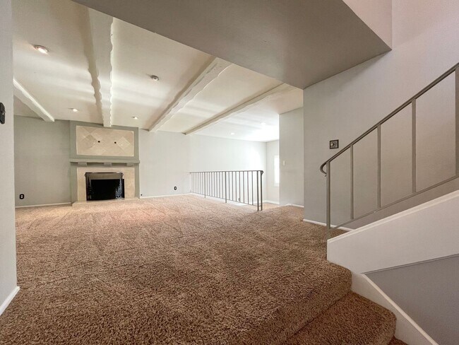 Building Photo - 1470 Dara St