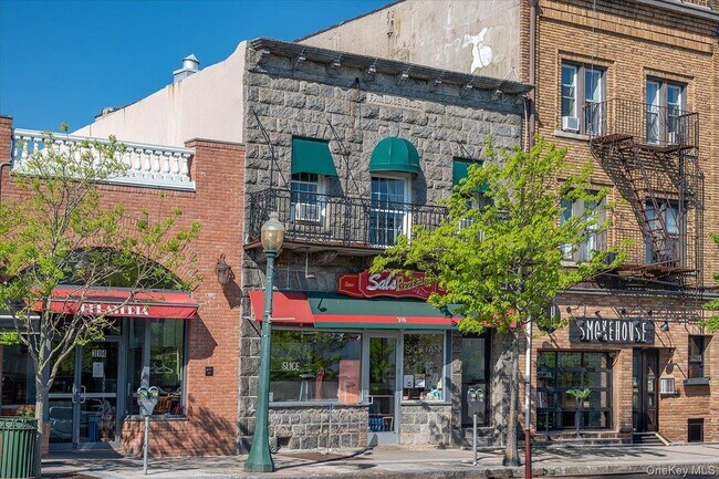 Building Photo - 116 Soundview Ave