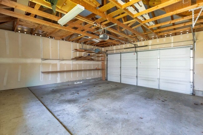 Building Photo - Highly Desired 3 Bedroom, 2.5 Bath Home in Ocean Point!