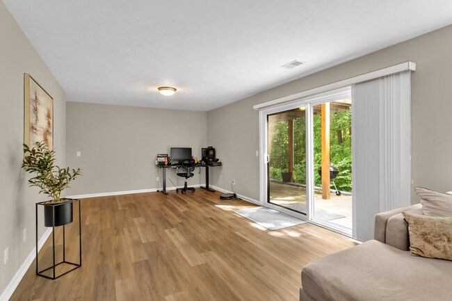 Building Photo - 6690 Green Valley Ct SE