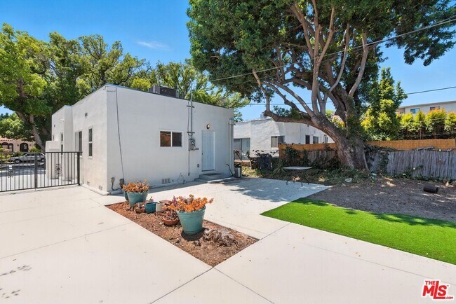 Building Photo - 2010 Glendon Ave