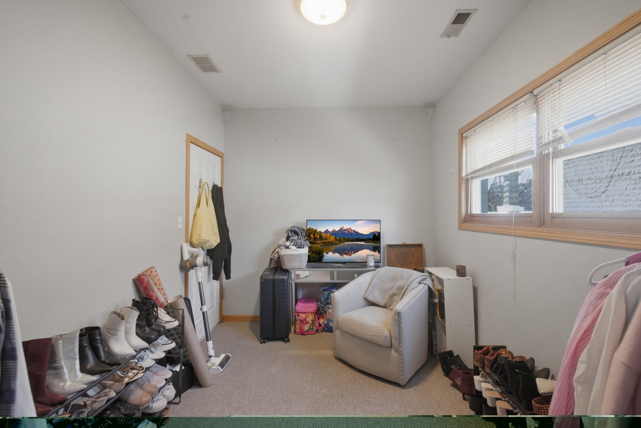 Building Photo - 844 N Wood St