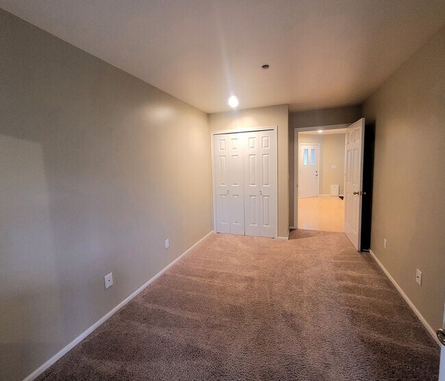 Building Photo - Bayview Townhouse Condo in Blaine with Gar...