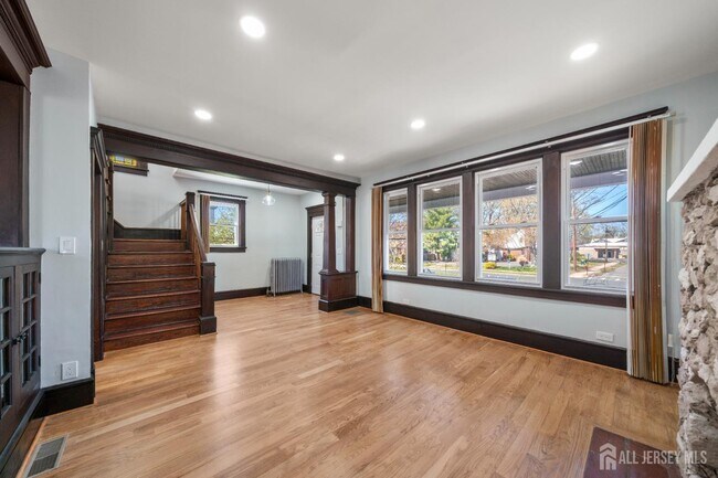 Building Photo - 657 Amboy Ave