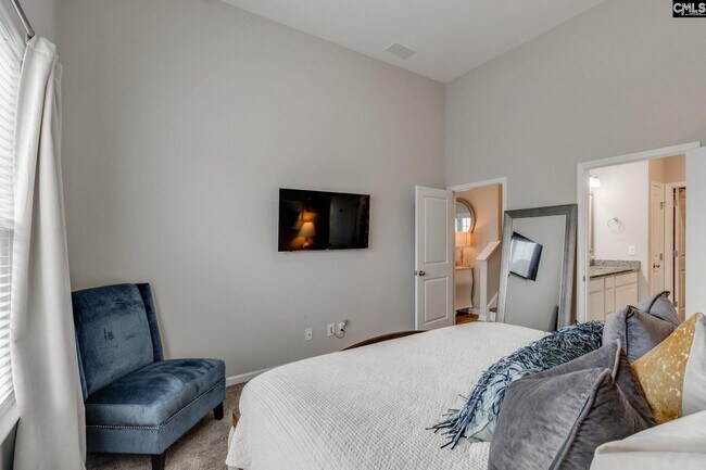 Building Photo - 1453 Ardennes Dr