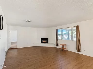 Building Photo - 579 E Raymond Dr