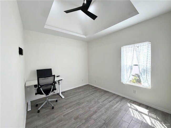 Building Photo - 1521 Karen Dr