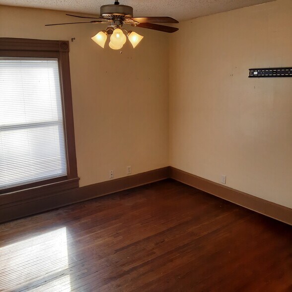 Living room - 1512 S 6th St