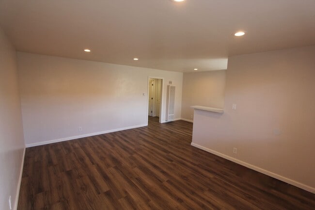 Building Photo - DON’T LIVE ABOVE OR BELOW ANYONE…NEWLY RENOVATED UNITS AND COMMUNITY.