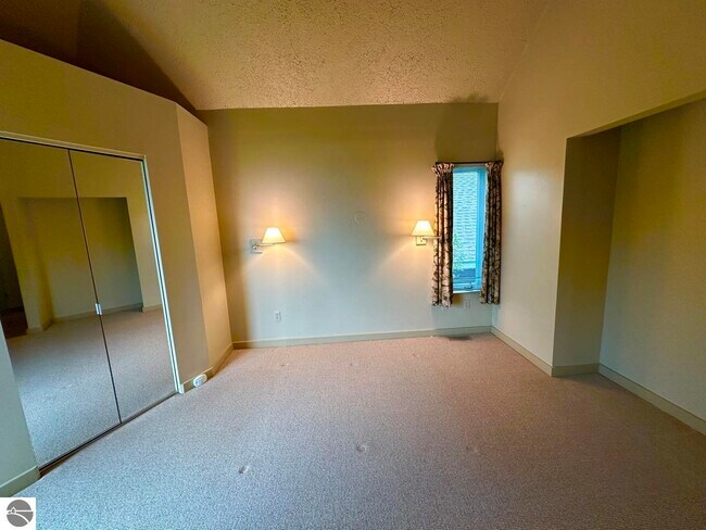 Building Photo - 776 N Yacht Club Dr