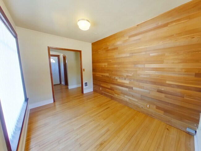 Building Photo - 243 NW 10th St