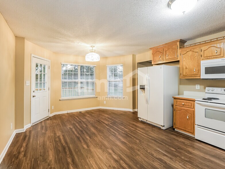 Building Photo - 4021 New Grange Cir