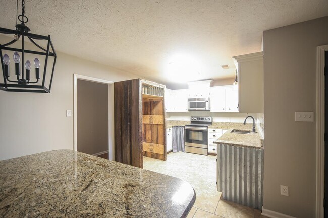 Building Photo - 4377 Wildwood Rd