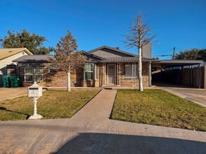 Building Photo - 910 W Taylor Ave