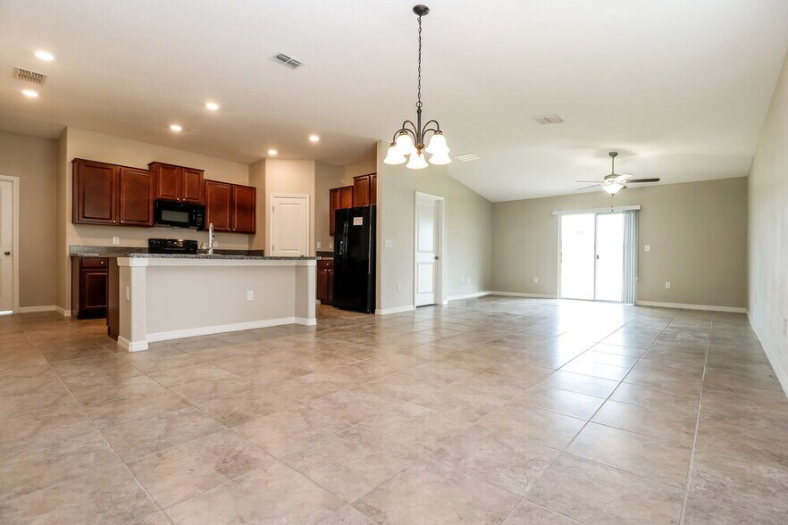 Building Photo - 6724 Trent Creek Dr