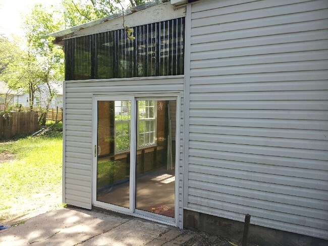 Sliding Door to Patio - 1131 Green St
