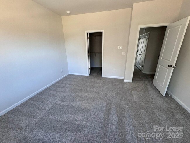 Building Photo - 2328 Donnelly Hls Ln