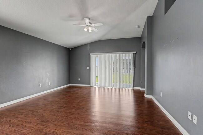 Building Photo - 30936 Baclan Dr