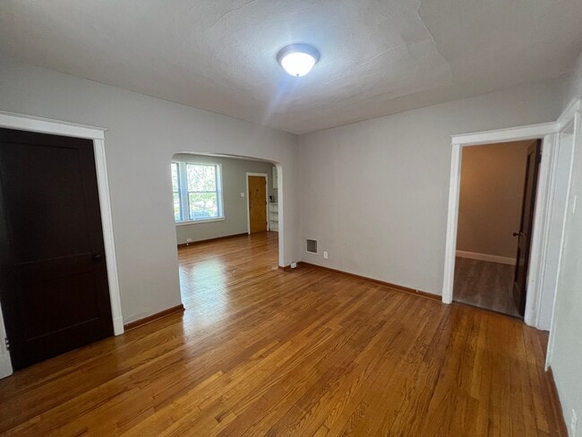 Building Photo - 4942 Tholozan Ave