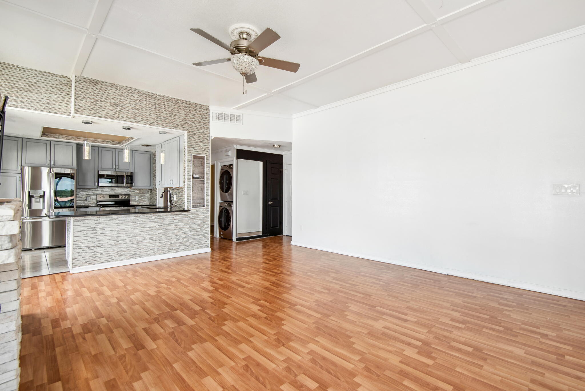 Building Photo - 3127 W Sligh Ave